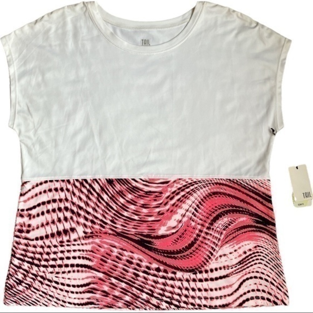 NWT Tail size medium tee shirt capped sleeve round neck hot pink pattern white